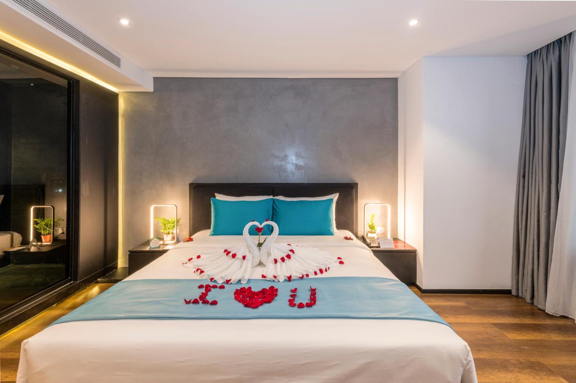 The Code Hotel & Spa Дананг Екстериор снимка